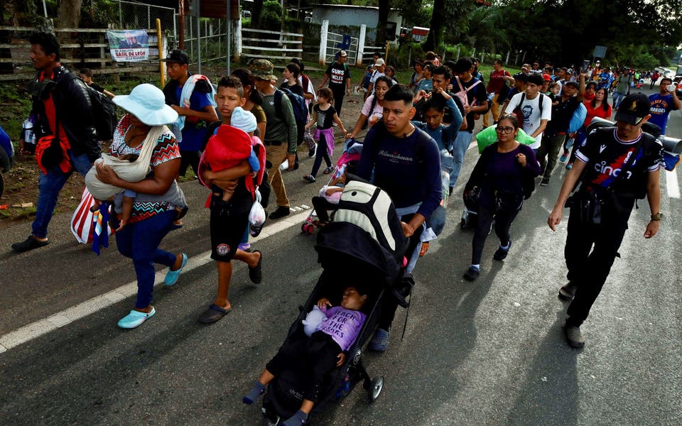 Migrant caravan heading for the US reaches 7,000 